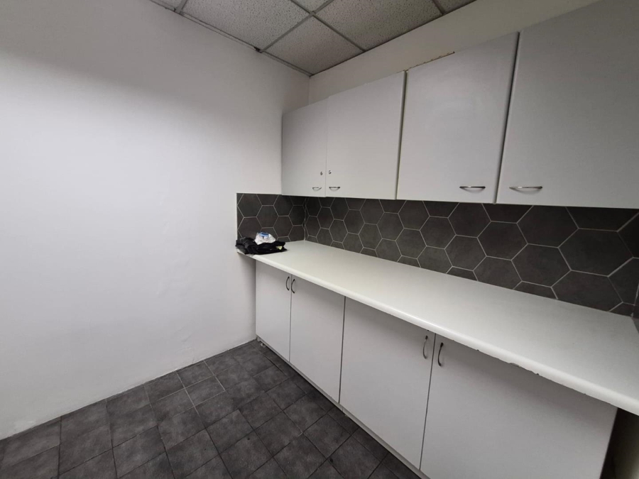 To Let Commercial Property for Rent in Pinelands Western Cape